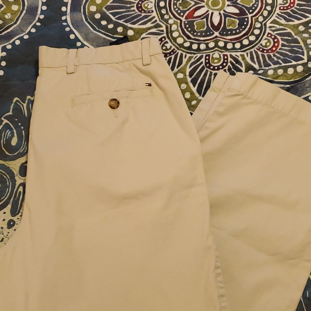 Tommy Hilfiger flat front Khakis